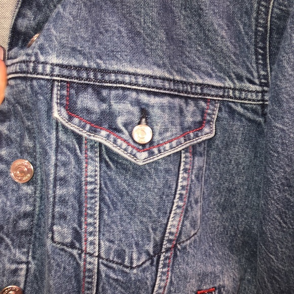 Really pretty Tommy Hilfiger Jean jacket w/hoodie - Picture 7 of 9